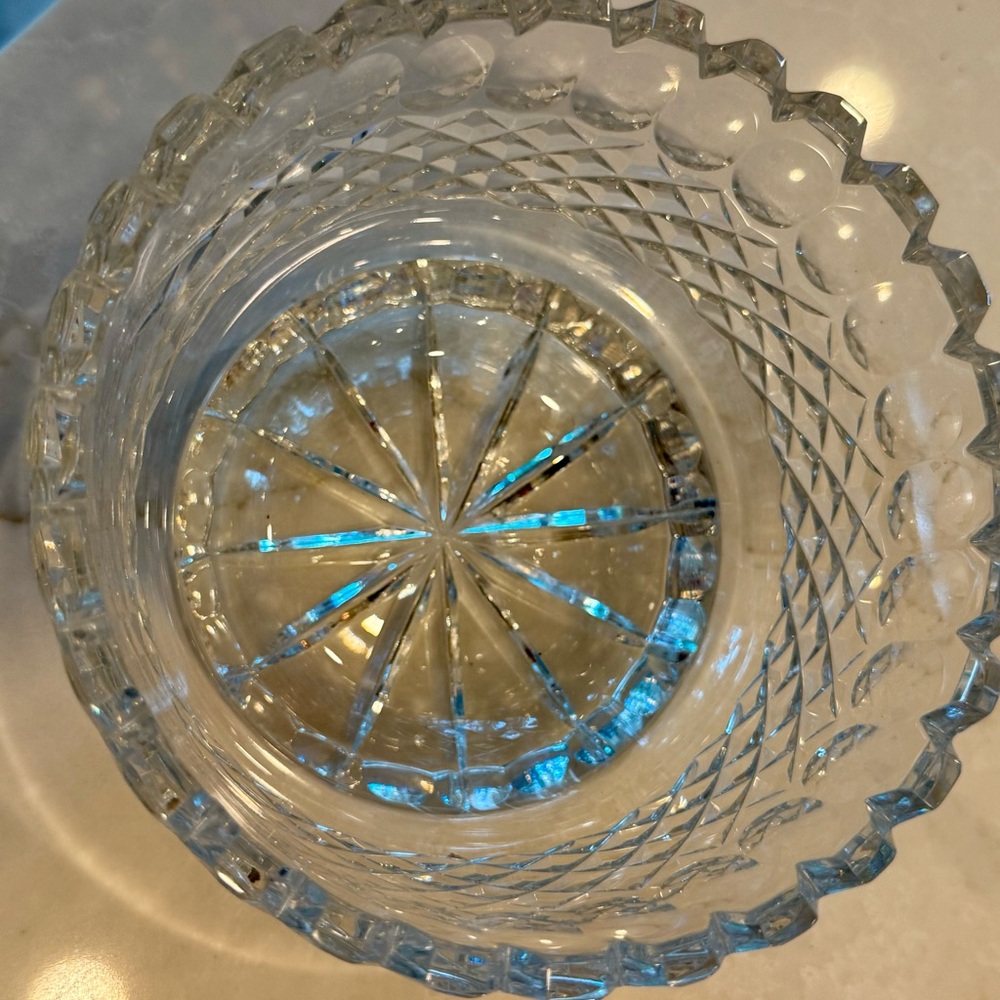 Elegant Crystal Cut Glass Bowl - Picture 3 of 4